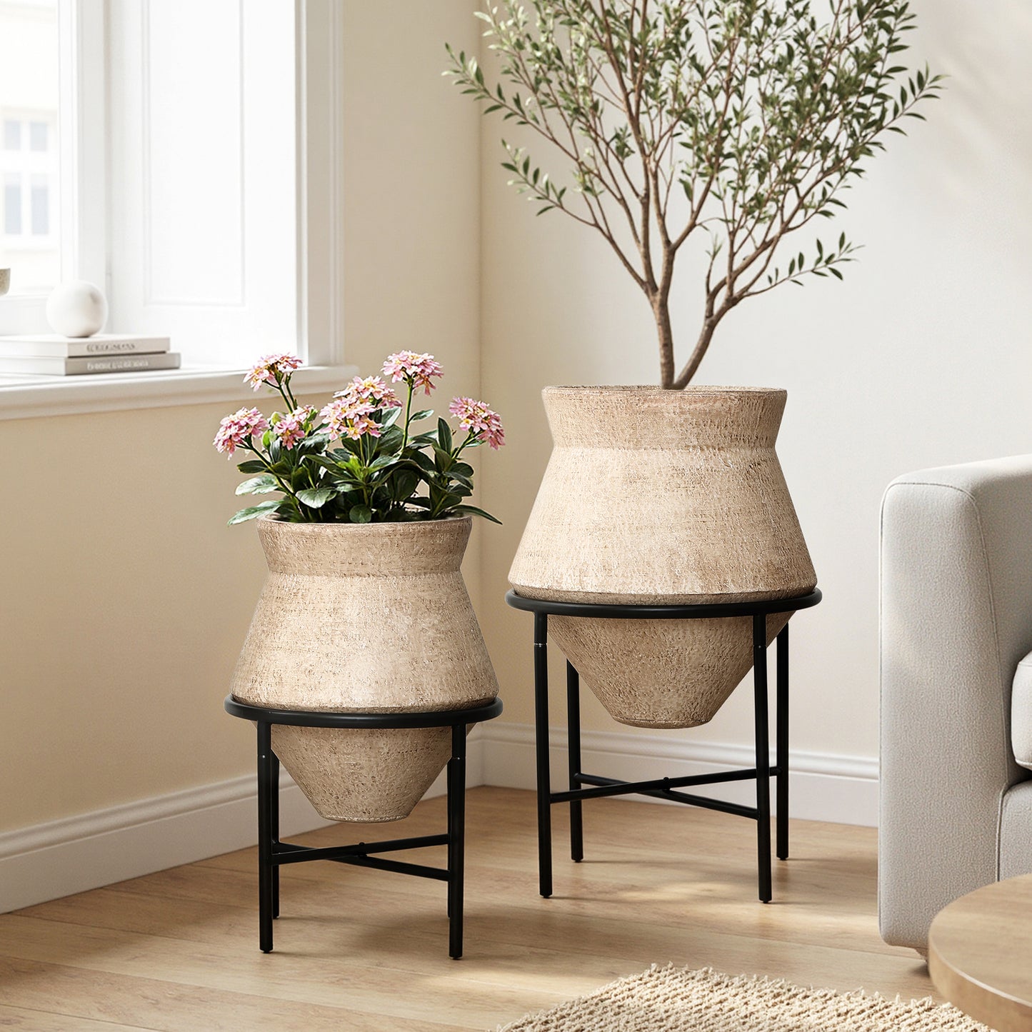 2-Piece Decorative Iron Cachepot Set with Stands, 13"/16"