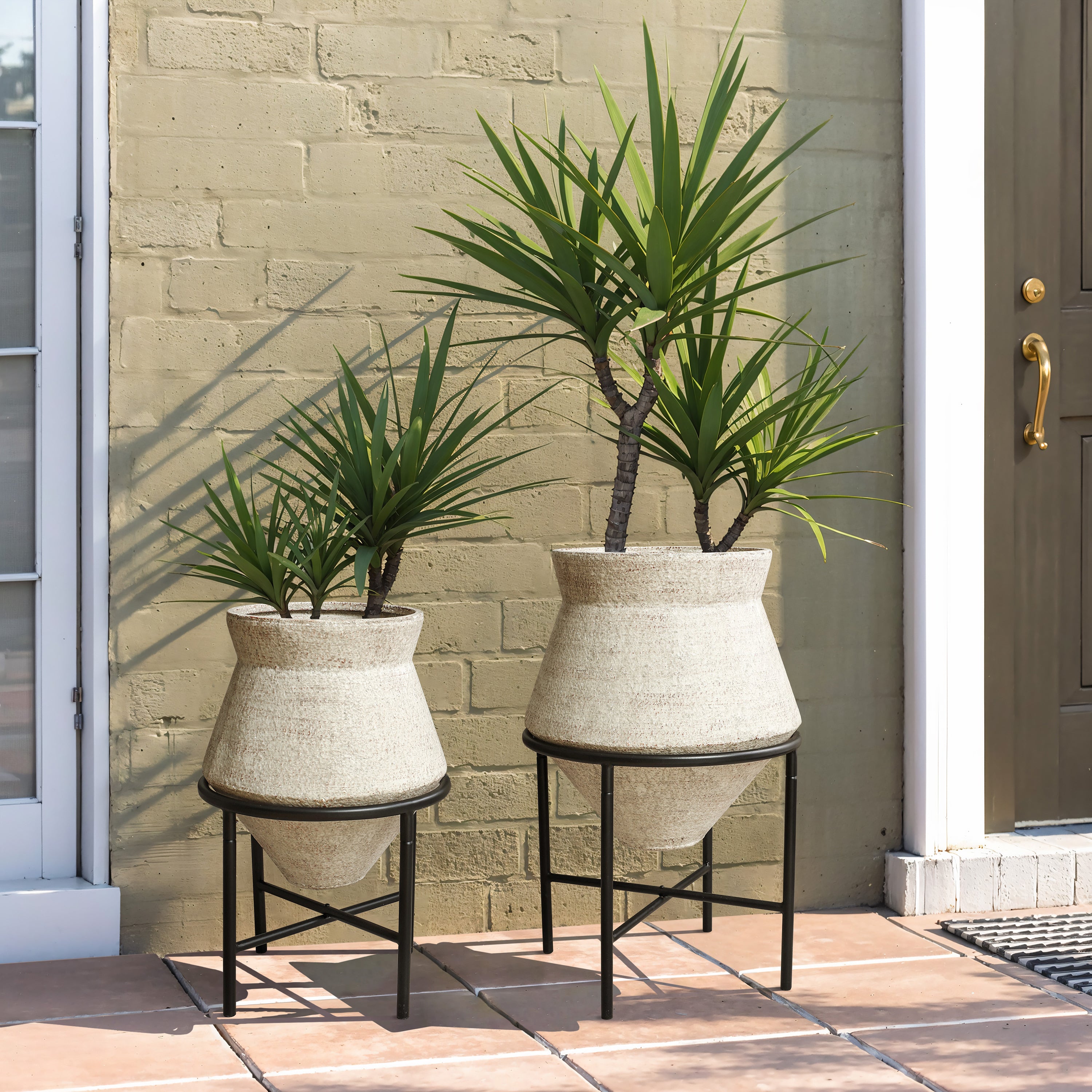 Nordic-Style Iron Plant Stand Set with Two Ceramic Pots – Modern Minimalist Design
