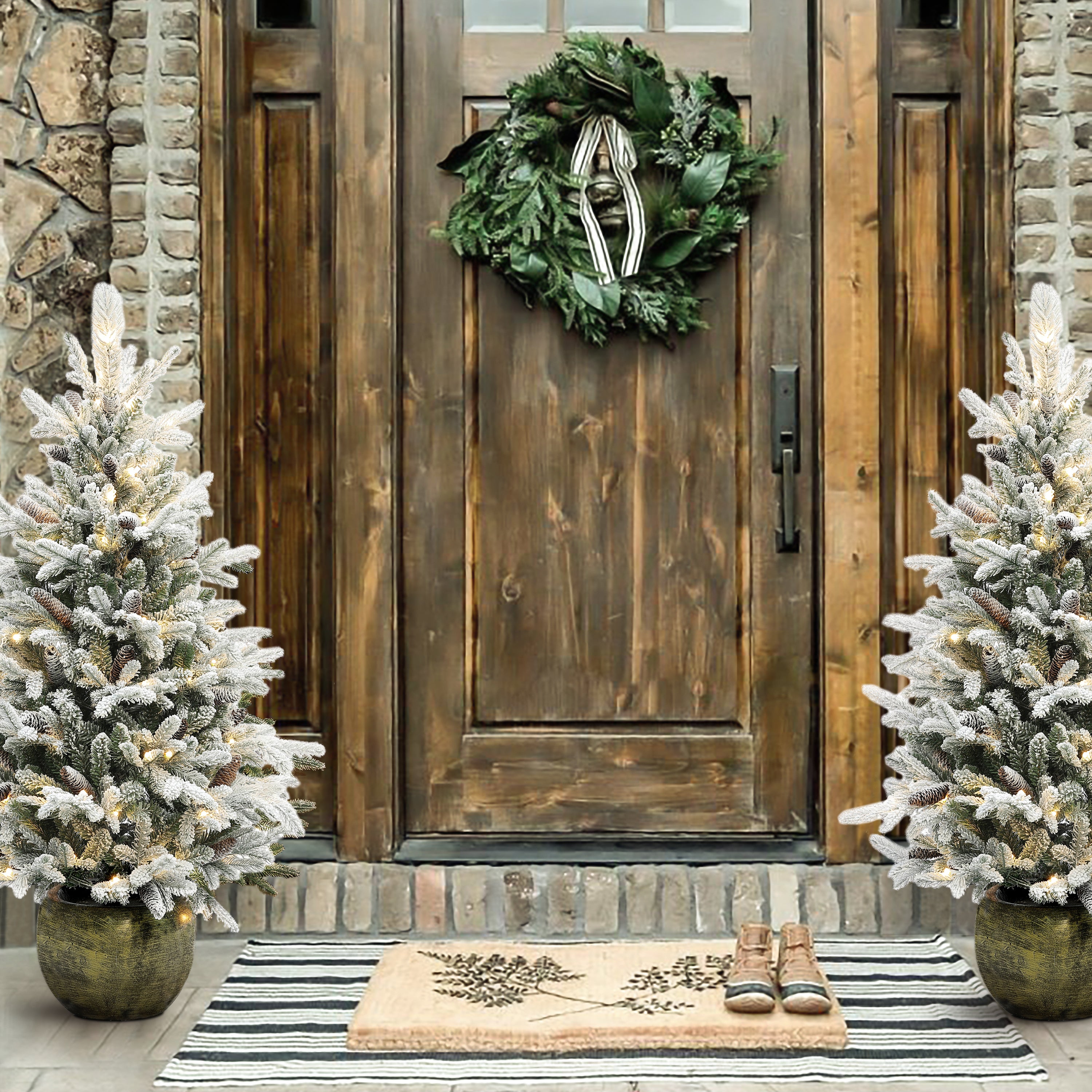 4.5Ft Pre-Lit Artificial Flocked Pine Tree with Pinecones and Pot
