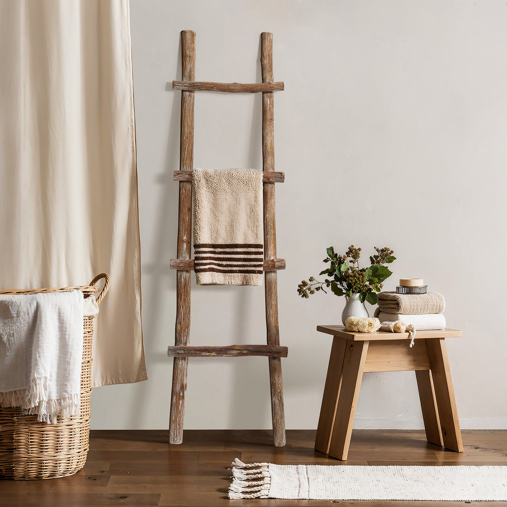 Solid Wood Natural 4-Rung 59-Inch Tall Blanket Ladder