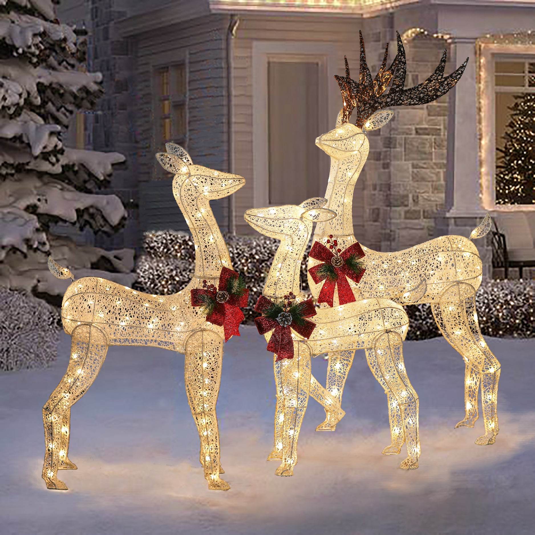 LED Illuminated Reindeer Family Decoration Light – Metal Frame with Warm White Lights, Waterproof & Remote/App Control for Indoor/Outdoor Christmas Decor